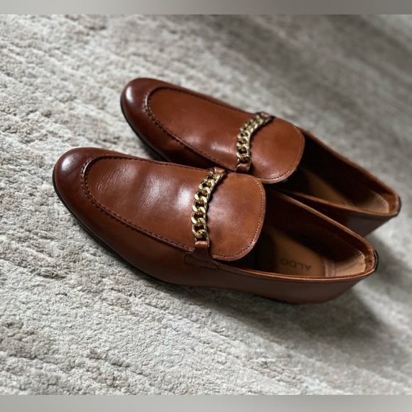 Aldo Sleek Tan color Loafers with chain detail Sz 10 - Picture 8 of 9